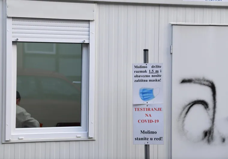 Redovi za testiranje na covid-19 u zagrebačkim Domovima zdravlja