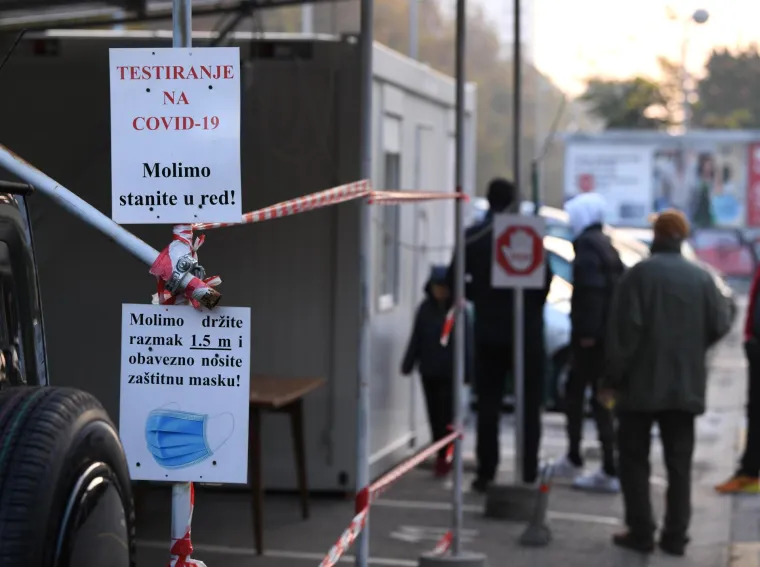 Redovi za testiranje na covid-19 u zagrebačkim Domovima zdravlja