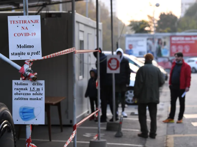Redovi za testiranje na covid-19 u zagrebačkim Domovima zdravlja