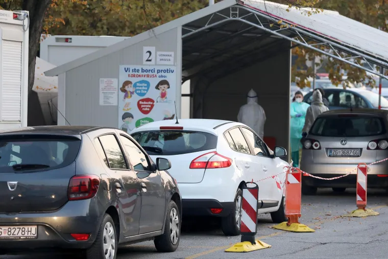 Redovi za testiranje na covid-19 u zagrebačkim Domovima zdravlja