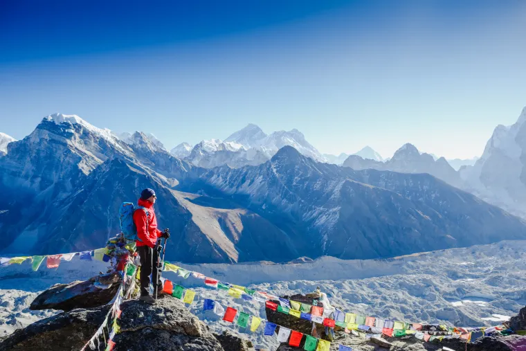8. Nepal: Gotovo je nemoguće razgovarati o Nepalu bez spominjanja Mount Everesta, ali ova himalajska nacija ima puno više u ponudi za putnike koji se ne penju na najvišu planinu na svijetu. U zabačenoj regiji Mustang (što znači &quot;plodna ravnica&quot;), planinari mogu istraživati pustinju i usput sresti lokalno stanovništvo u domovima te isprobati nepalske specijalitete.