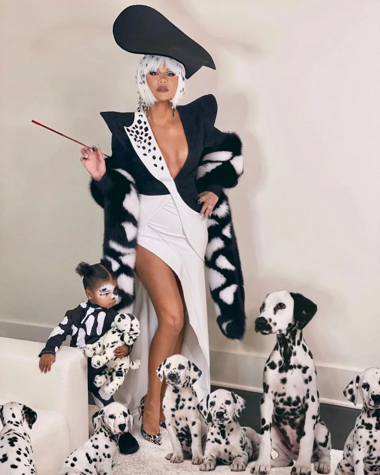 Khloe Kardashian i True kao ﻿Cruella de Vil i dalmatinac