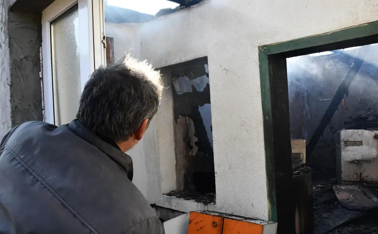 Osmeročlana obitelj u požaru je izgubila sve: Roditelji i &scaron;estero djece ostali su bez krova nad glavom