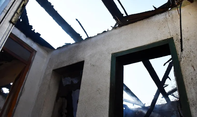 Osmeročlana obitelj u požaru je izgubila sve: Roditelji i &scaron;estero djece ostali su bez krova nad glavom