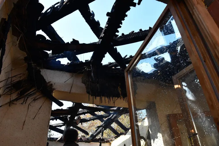 Osmeročlana obitelj u požaru je izgubila sve: Roditelji i &scaron;estero djece ostali su bez krova nad glavom