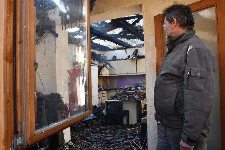 Osmeročlana obitelj u požaru je izgubila sve: Roditelji i &scaron;estero djece ostali su bez krova nad glavom