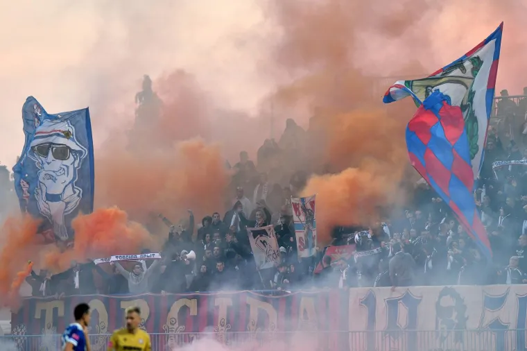 Pogledajte kakav je vatreni rođendanski 'show' napravila Torcida i kakvu su poruku poslali s tribina
