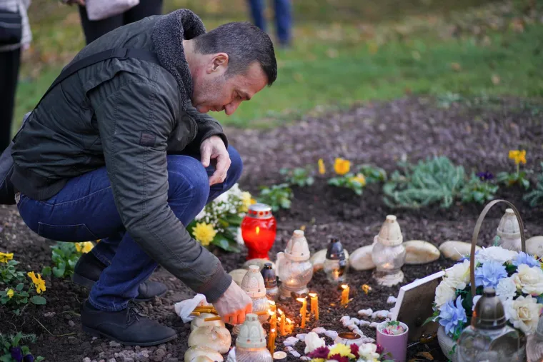 Masovnim prosvjedima je pokušavao prisiliti vlasti Republike Sprske na pokretanje istrage, a  na društvenim mrežama je izravno prozivao i Milorada Dodika kao osobu koja pokušava prikriti istinu. 