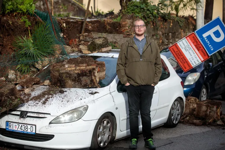 Zamalo katastrofa u Rijeci: Na parkirana vozila uru&scaron;ili se zid i zemlja!