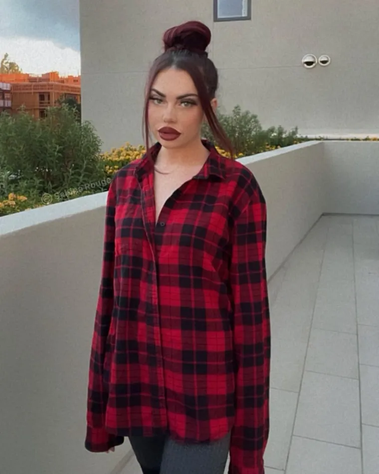 Lezbijku pandemija potaknula da u 24. godini prvi put proba seks s dečkom, u priču se upetljao i pun mjesec