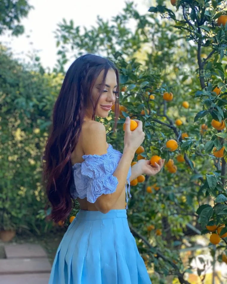 Lezbijku pandemija potaknula da u 24. godini prvi put proba seks s dečkom, u priču se upetljao i pun mjesec