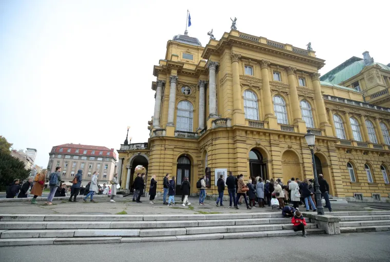 Krenula prodaja ulaznica za balet Orašar: Evo kakvo je jutros bilo stanje ispred zagrebačkog HNK