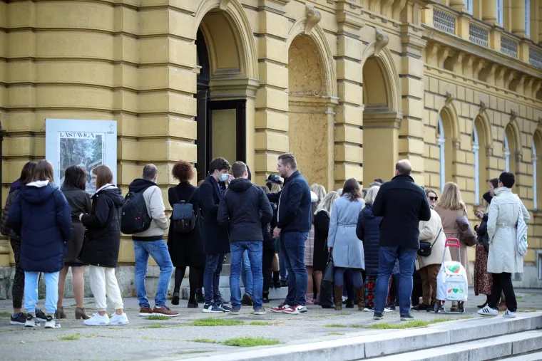 Krenula prodaja ulaznica za balet Orašar: Evo kakvo je jutros bilo stanje ispred zagrebačkog HNK