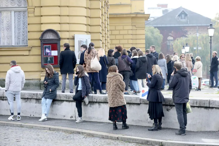 Krenula prodaja ulaznica za balet Orašar: Evo kakvo je jutros bilo stanje ispred zagrebačkog HNK