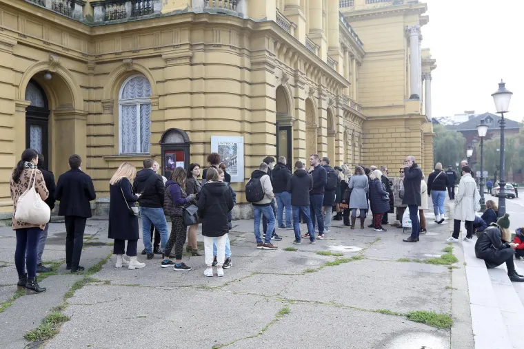 Krenula prodaja ulaznica za balet Orašar: Evo kakvo je jutros bilo stanje ispred zagrebačkog HNK