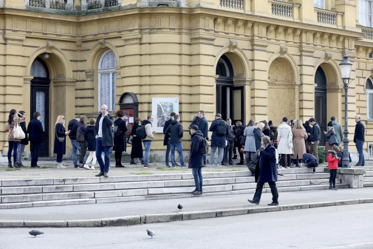 Krenula prodaja ulaznica za balet Orašar: Evo kakvo je jutros bilo stanje ispred zagrebačkog HNK