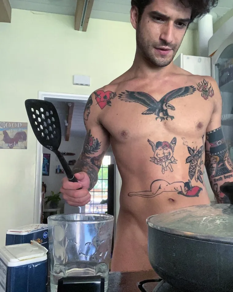 Glumac Tyler Posey dospio je na naslovnice novina kada je na svom profilu kao prvu objavu podijelio svoju golu fotografiju.
