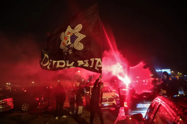 Ludnica na ulicama Zagreba, Boysi bakljadom i karuselom proslavili 35. rođendan