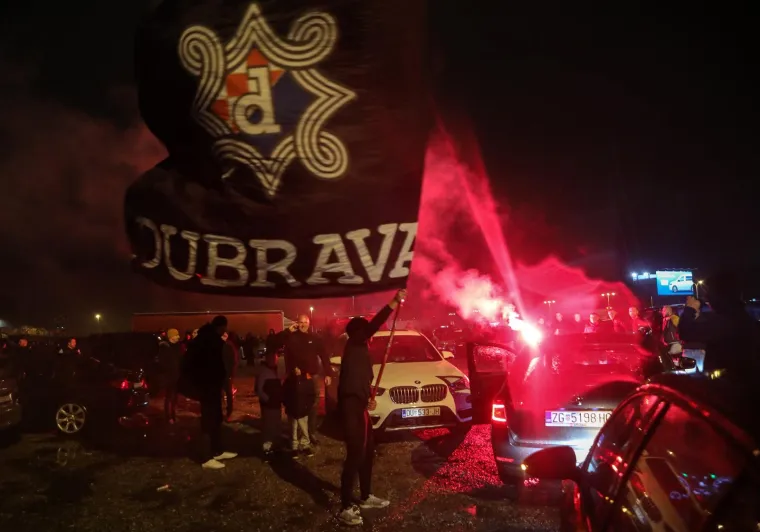 Ludnica na ulicama Zagreba, Boysi bakljadom i karuselom proslavili 35. rođendan