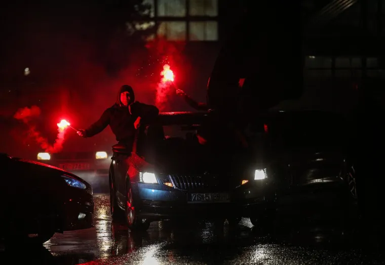 Ludnica na ulicama Zagreba, Boysi bakljadom i karuselom proslavili 35. rođendan