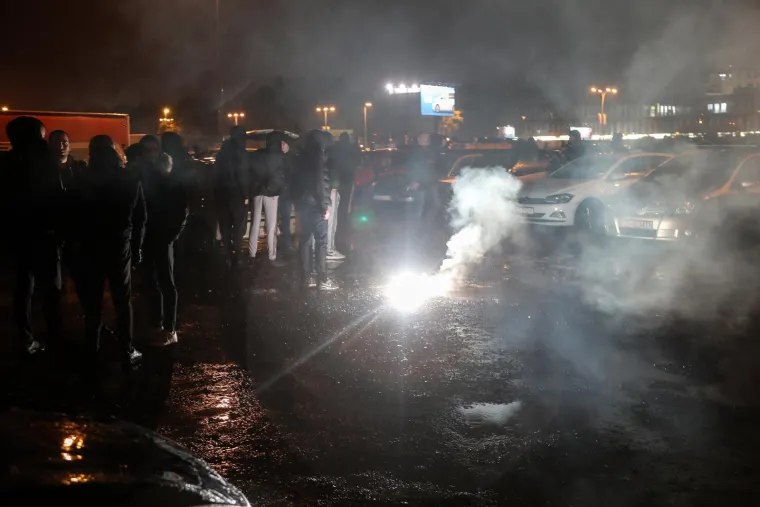 Ludnica na ulicama Zagreba, Boysi bakljadom i karuselom proslavili 35. rođendan