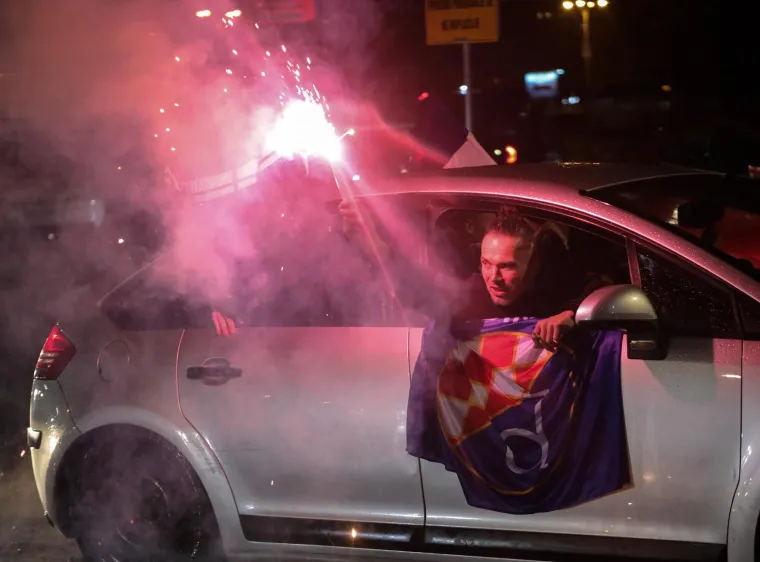 Ludnica na ulicama Zagreba, Boysi bakljadom i karuselom proslavili 35. rođendan