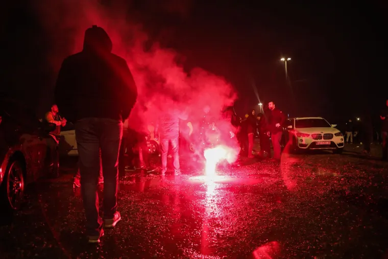 Ludnica na ulicama Zagreba, Boysi bakljadom i karuselom proslavili 35. rođendan