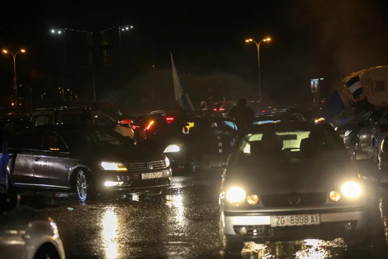 Ludnica na ulicama Zagreba, Boysi bakljadom i karuselom proslavili 35. rođendan