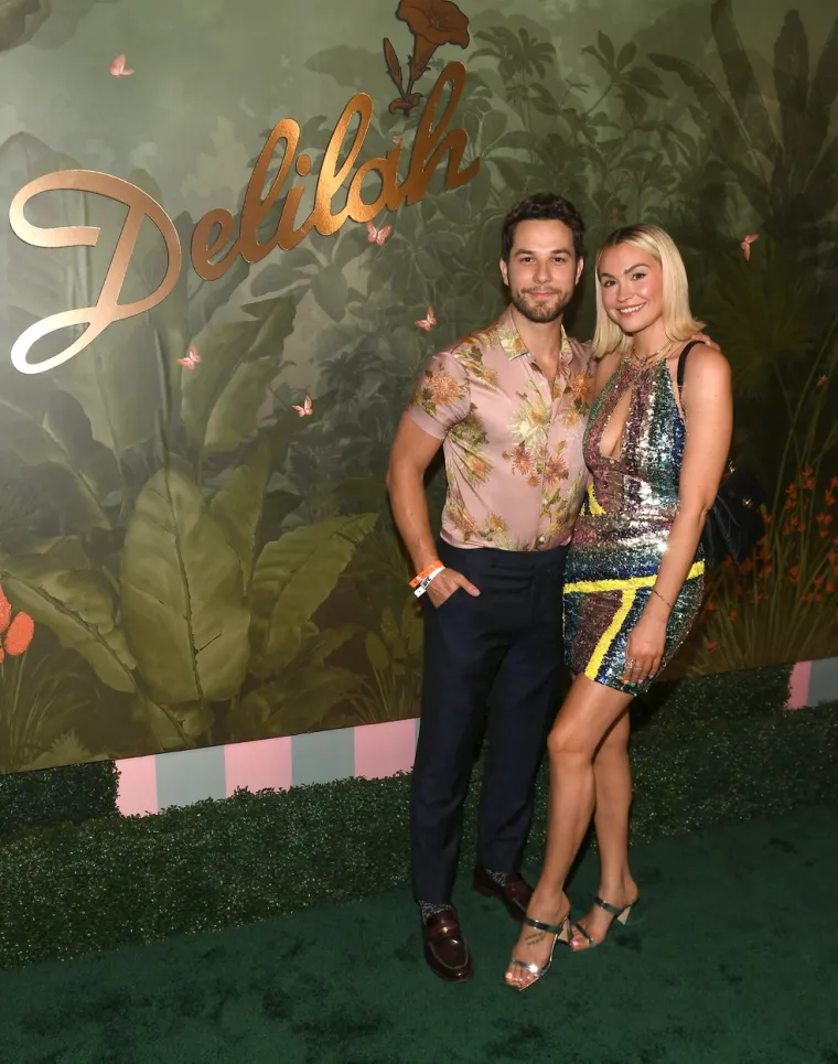 Skylar Astin i Lisa Stelly
