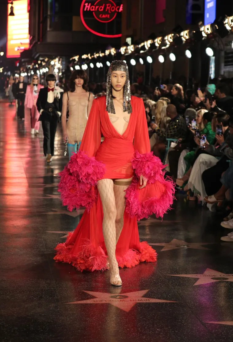 Zatvorili Hollywood Boulevard, a gosti sjedili na Stazi slavnih: Ovakav spektakl na pisti može napraviti samo Gucci