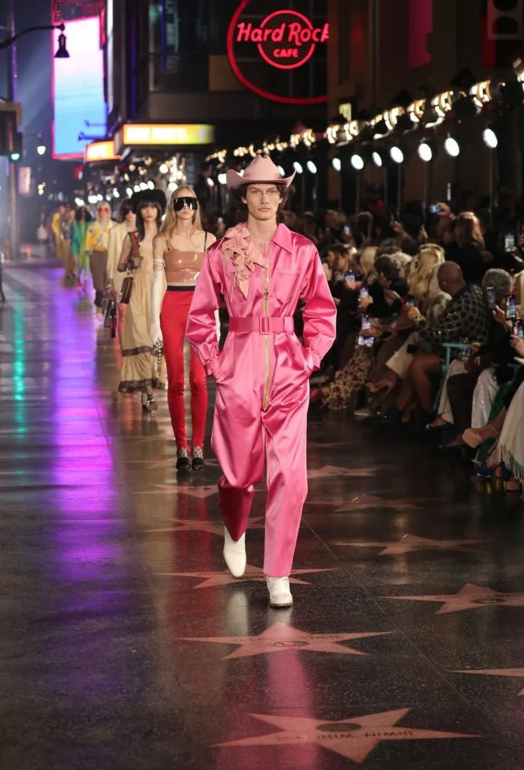 Zatvorili Hollywood Boulevard, a gosti sjedili na Stazi slavnih: Ovakav spektakl na pisti može napraviti samo Gucci