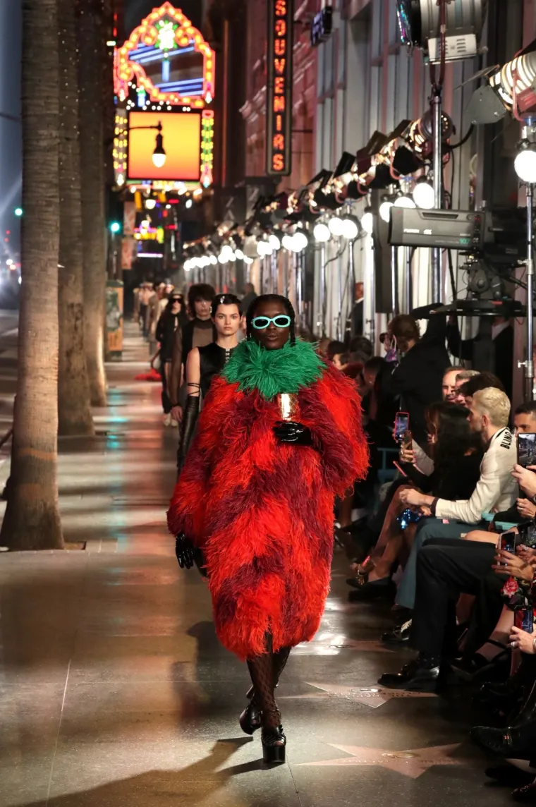 Zatvorili Hollywood Boulevard, a gosti sjedili na Stazi slavnih: Ovakav spektakl na pisti može napraviti samo Gucci