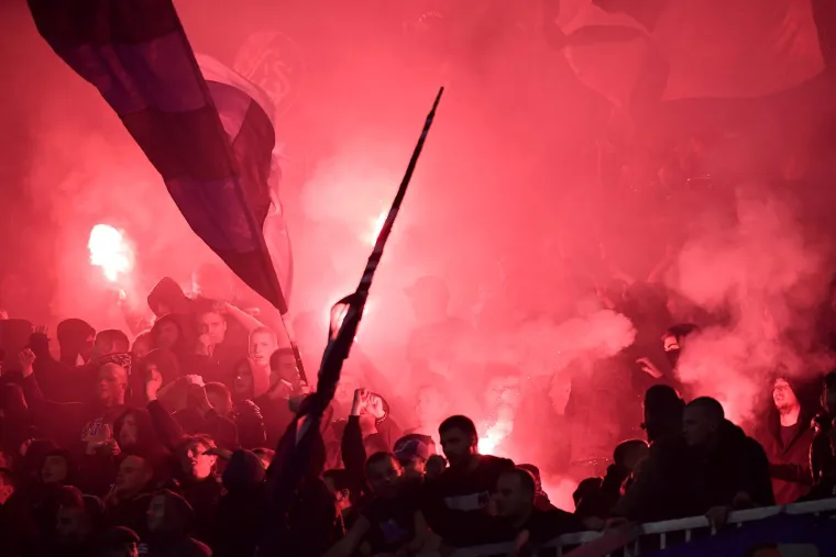 Boysi priredili pirotehnički &scaron;ou protiv Rapida u Zagrebu za svoj 35. rođendan.