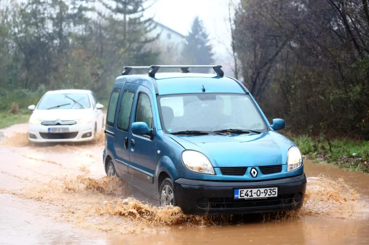 Katastrofa u Sarajevu! Dio grada je pod vodom i bez struje, Miljacka prijeti izlijevanjem iz korita
