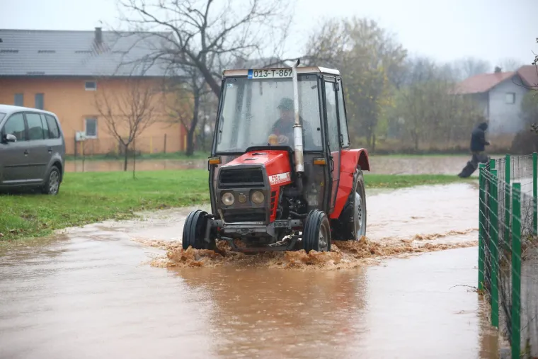 Katastrofa u Sarajevu! Dio grada je pod vodom i bez struje, Miljacka prijeti izlijevanjem iz korita