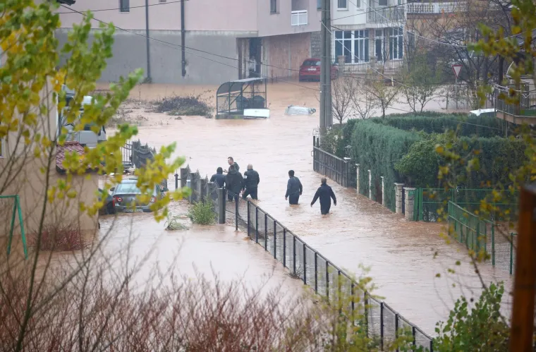 Katastrofa u Sarajevu! Dio grada je pod vodom i bez struje, Miljacka prijeti izlijevanjem iz korita