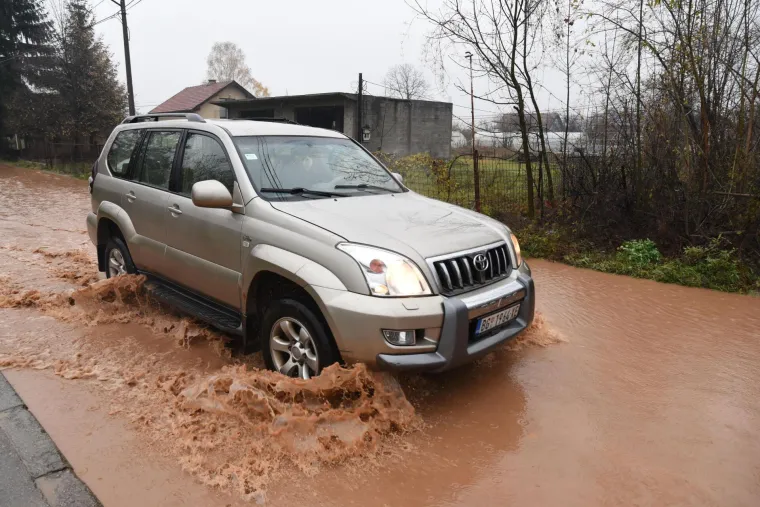 Katastrofa u Sarajevu! Dio grada je pod vodom i bez struje, Miljacka prijeti izlijevanjem iz korita