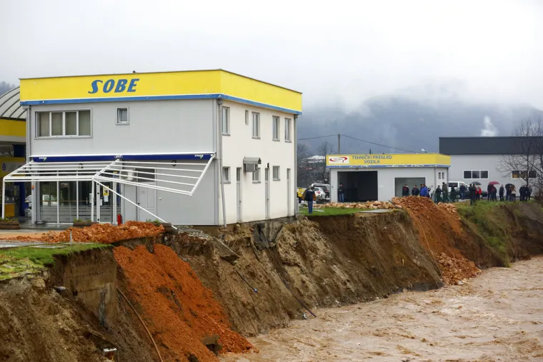 Katastrofa u Sarajevu! Dio grada je pod vodom i bez struje, Miljacka prijeti izlijevanjem iz korita