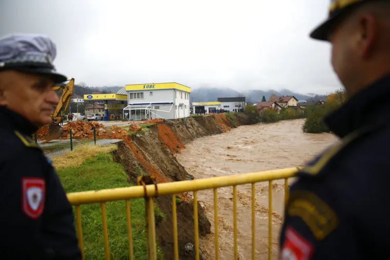 Katastrofa u Sarajevu! Dio grada je pod vodom i bez struje, Miljacka prijeti izlijevanjem iz korita