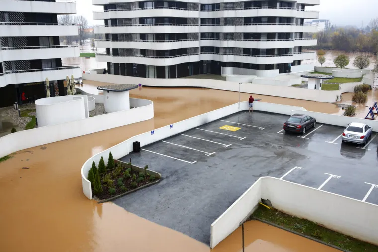 Katastrofa u Sarajevu! Dio grada je pod vodom i bez struje, Miljacka prijeti izlijevanjem iz korita