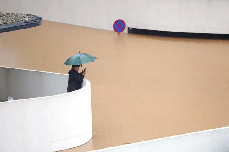 Katastrofa u Sarajevu! Dio grada je pod vodom i bez struje, Miljacka prijeti izlijevanjem iz korita