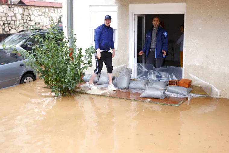 Katastrofa u Sarajevu! Dio grada je pod vodom i bez struje, Miljacka prijeti izlijevanjem iz korita