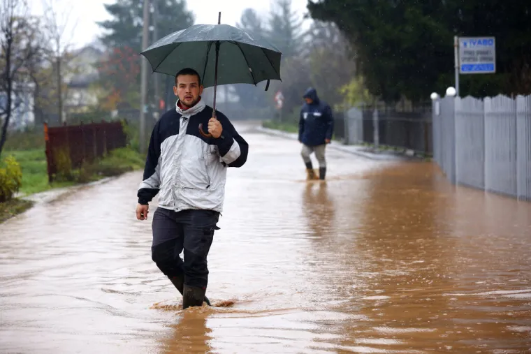 Katastrofa u Sarajevu! Dio grada je pod vodom i bez struje, Miljacka prijeti izlijevanjem iz korita
