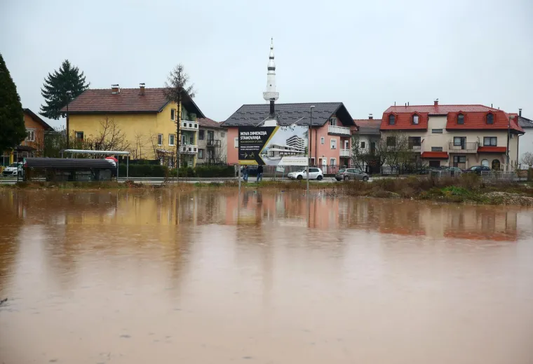 Katastrofa u Sarajevu! Dio grada je pod vodom i bez struje, Miljacka prijeti izlijevanjem iz korita