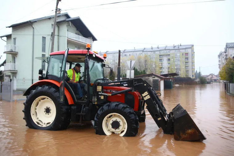Katastrofa u Sarajevu! Dio grada je pod vodom i bez struje, Miljacka prijeti izlijevanjem iz korita