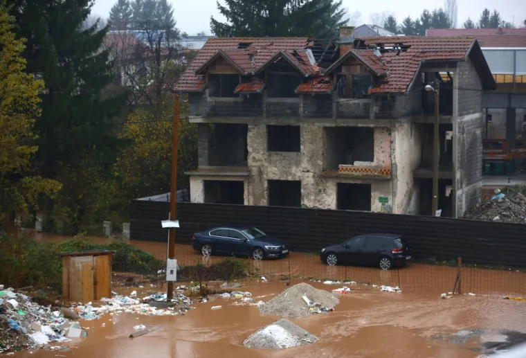 Katastrofa u Sarajevu! Dio grada je pod vodom i bez struje, Miljacka prijeti izlijevanjem iz korita