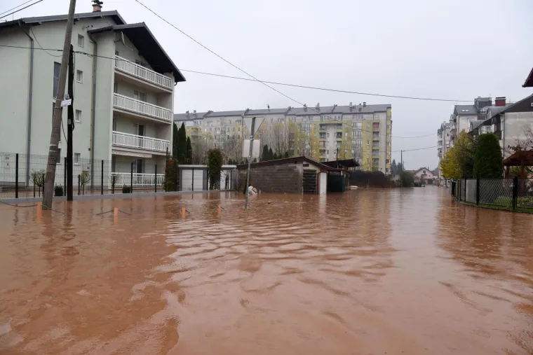 Katastrofa u Sarajevu! Dio grada je pod vodom i bez struje, Miljacka prijeti izlijevanjem iz korita