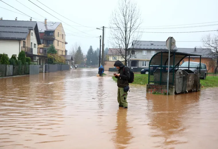 Katastrofa u Sarajevu! Dio grada je pod vodom i bez struje, Miljacka prijeti izlijevanjem iz korita