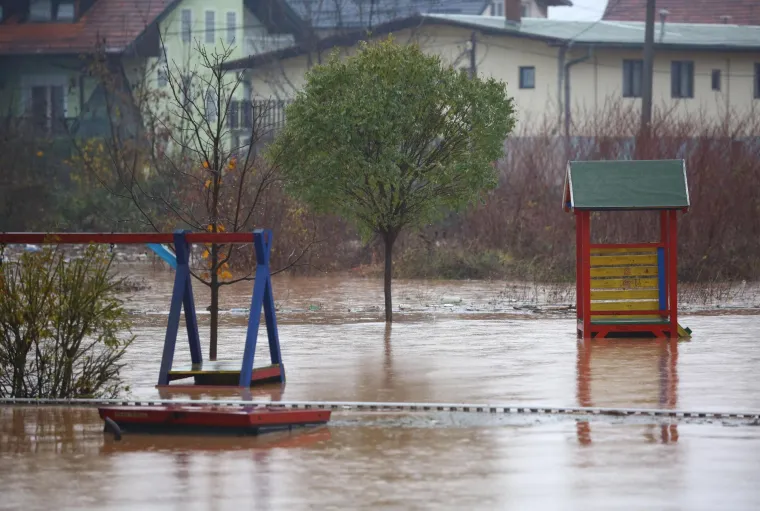 Katastrofa u Sarajevu! Dio grada je pod vodom i bez struje, Miljacka prijeti izlijevanjem iz korita