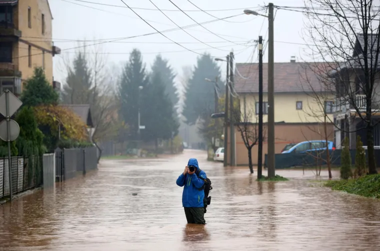 Katastrofa u Sarajevu! Dio grada je pod vodom i bez struje, Miljacka prijeti izlijevanjem iz korita